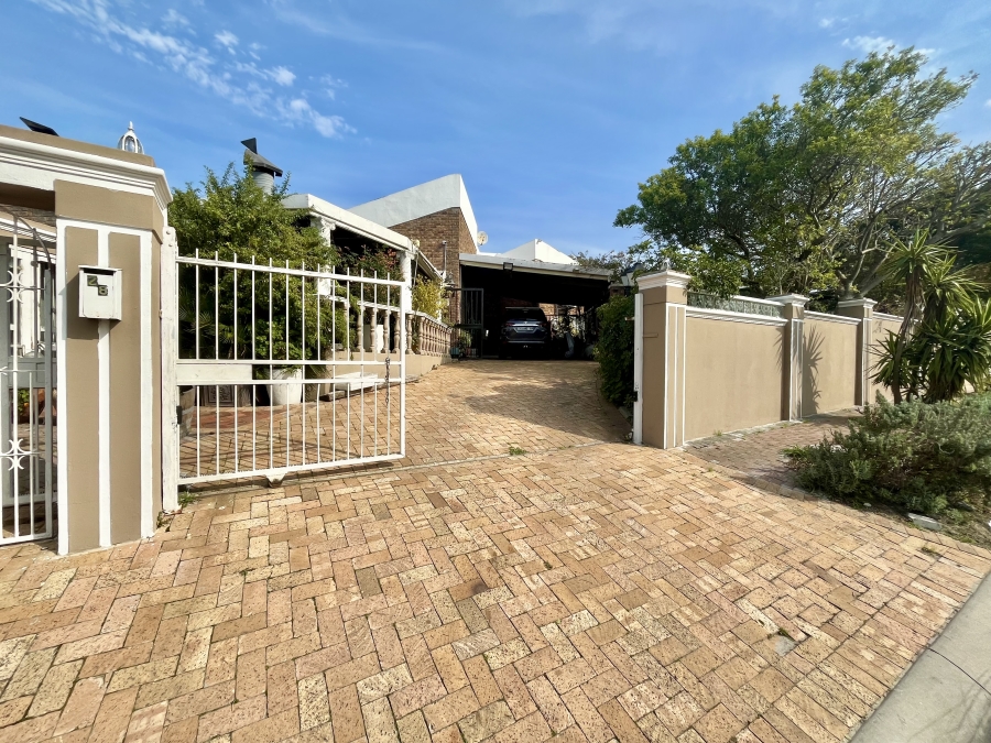 4 Bedroom Property for Sale in Mandalay Western Cape